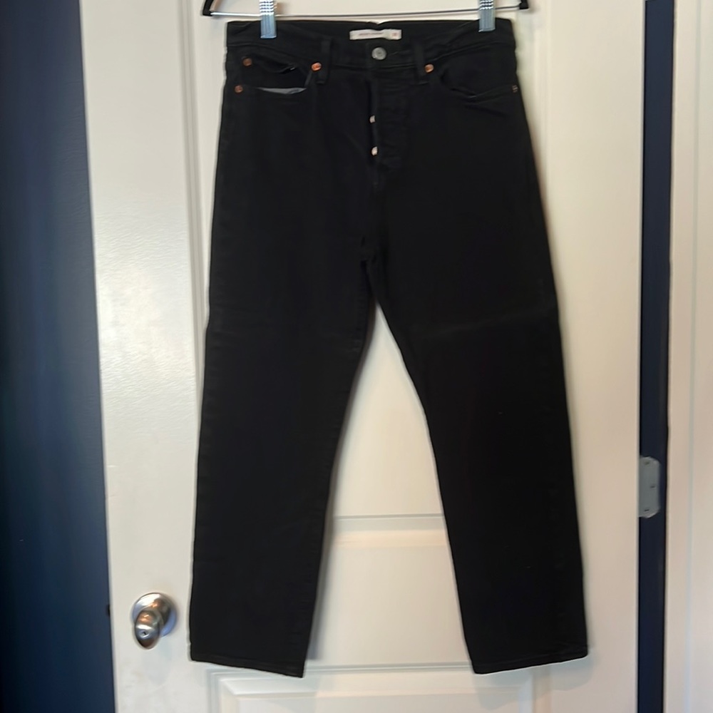Levi’s Wedgie Straight Jeans. Black. Size 29. 25” inseam. Button fly. EUC!